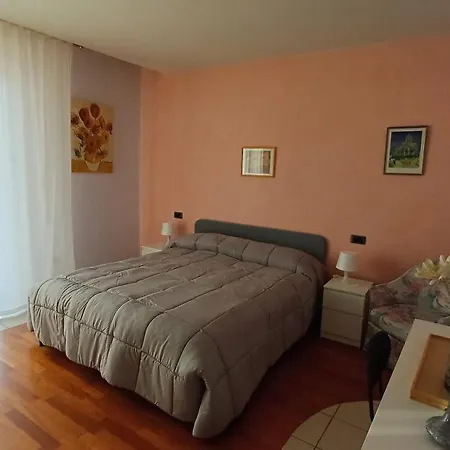 A Casa Di Geri فندق مبيت وإفطار ياتّيباليا